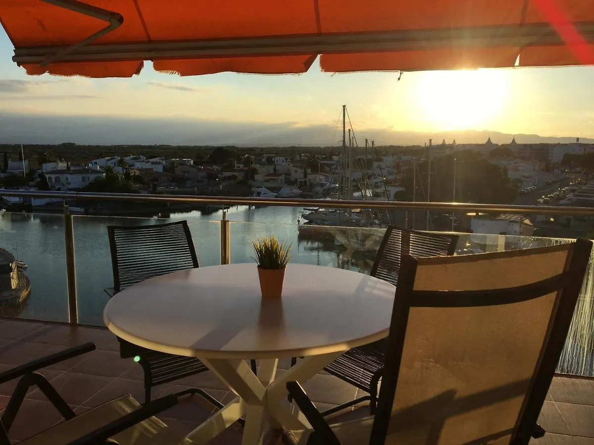 Vue Panoramique sur la Mediterrannée, appartement sur canal&proche plage Rosas Apartamento