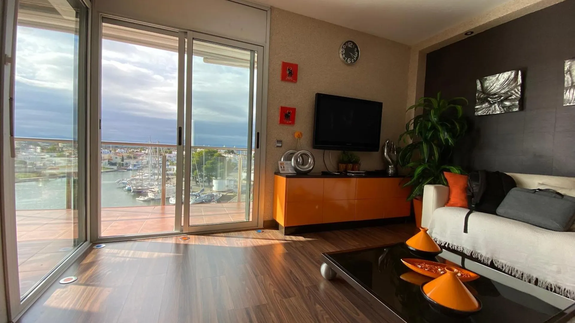 Vue Panoramique sur la Mediterrannée, appartement sur canal&proche plage Rosas